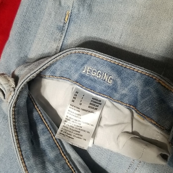 American Eagle Outfitters - Picture 3 of 3